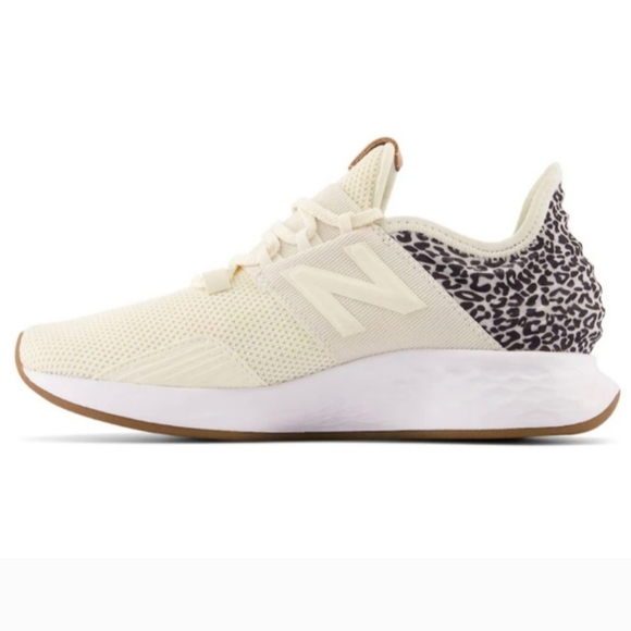 New Balance Women's Fresh Foam Roav Running Shoe Sneakers NWOT - Picture 10 of 11